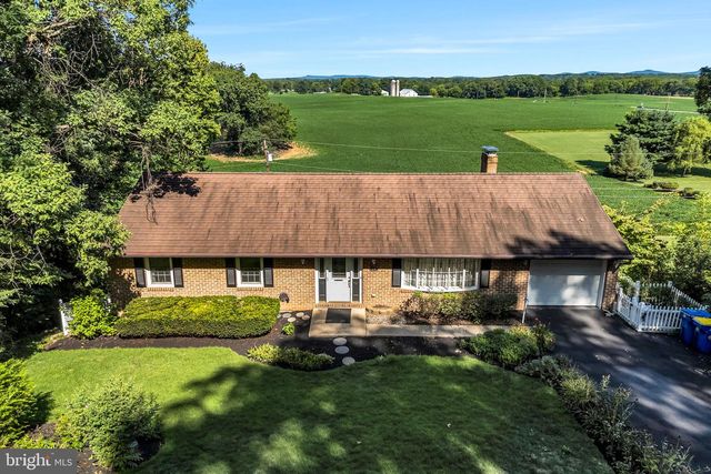 12 EASTWOOD DR, Carlisle, PA 17015