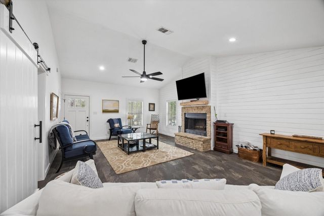 90 Twinstone Circle, Coldspring, TX 77331