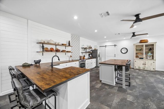 90 Twinstone Circle, Coldspring, TX 77331