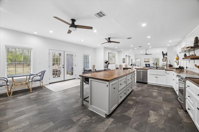 90 Twinstone Circle, Coldspring, TX 77331