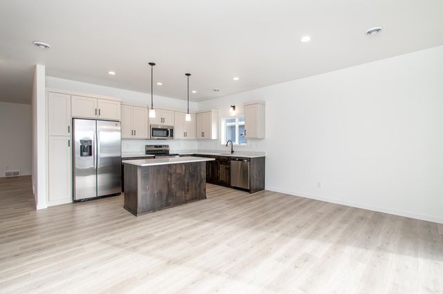 2566 69th Avenue S, Fargo, ND 58104