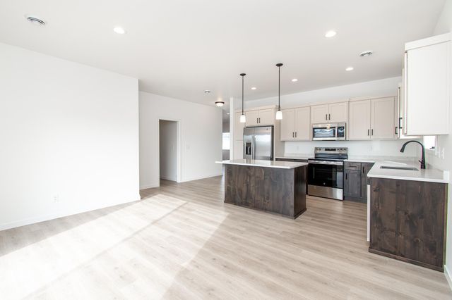 2566 69th Avenue S, Fargo, ND 58104