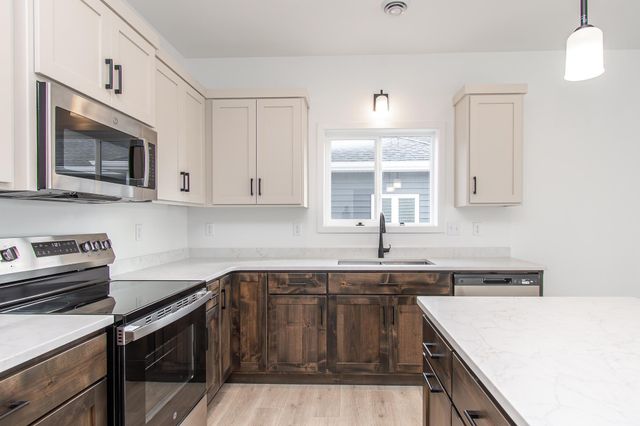 2566 69th Avenue S, Fargo, ND 58104