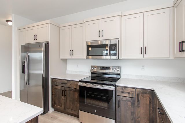 2566 69th Avenue S, Fargo, ND 58104