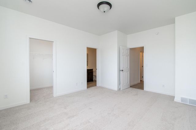 2566 69th Avenue S, Fargo, ND 58104