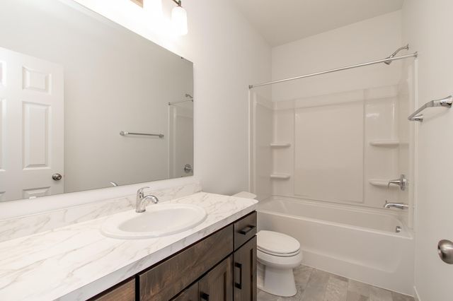 2566 69th Avenue S, Fargo, ND 58104