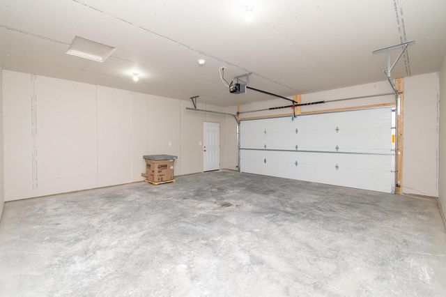 2566 69th Avenue S, Fargo, ND 58104