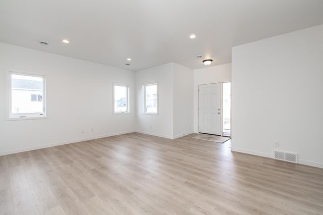 2566 69th Avenue S, Fargo, ND 58104