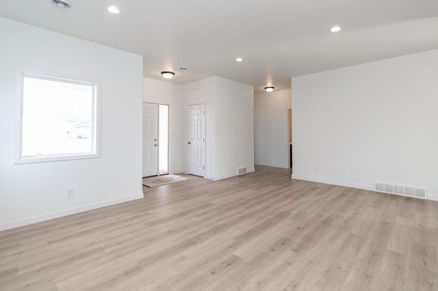 2566 69th Avenue S, Fargo, ND 58104