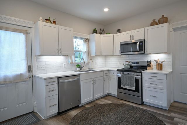 604 Tenth St., Mena, AR 71953