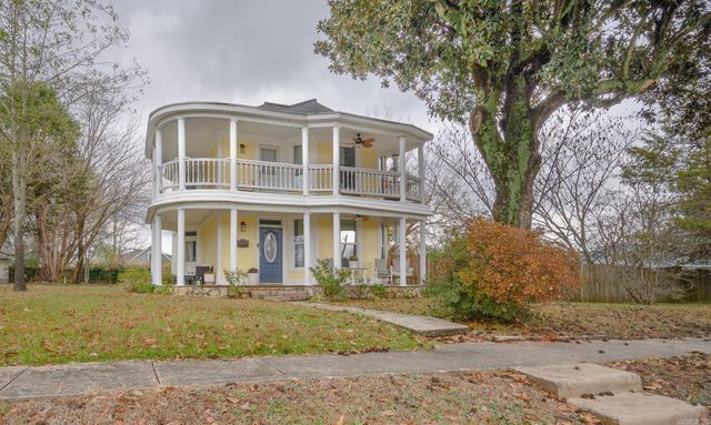 604 Tenth St., Mena, AR 71953