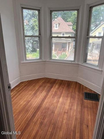 26 Linden Street, Schenectady, NY 12304