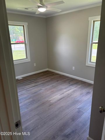 620 S Orange Street, Wallace, NC 28466