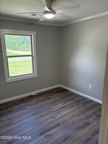 620 S Orange Street, Wallace, NC 28466
