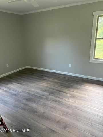 620 S Orange Street, Wallace, NC 28466