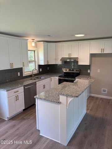 620 S Orange Street, Wallace, NC 28466