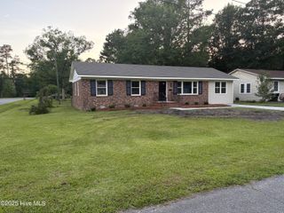 620 S Orange Street, Wallace, NC 28466