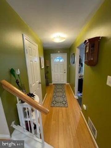 8018 REVENNA LN, Springfield, VA 22153