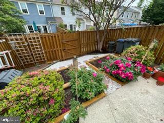 8018 REVENNA LN, Springfield, VA 22153