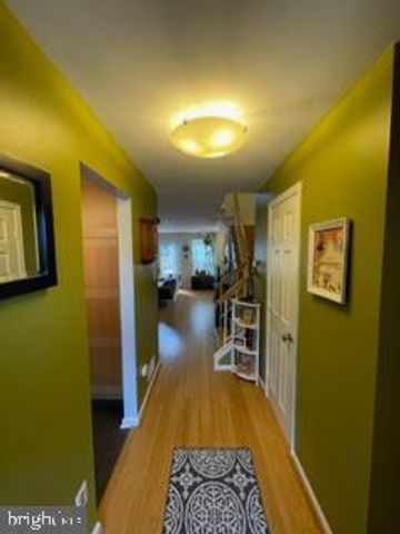 8018 REVENNA LN, Springfield, VA 22153