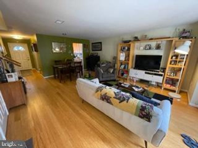 8018 REVENNA LN, Springfield, VA 22153