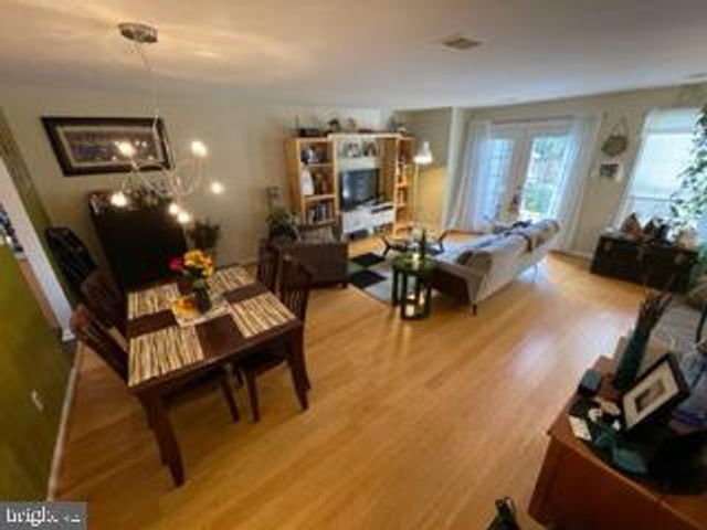 8018 REVENNA LN, Springfield, VA 22153