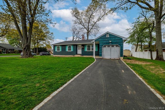 171 W 16th Street, Deer Park, NY 11729