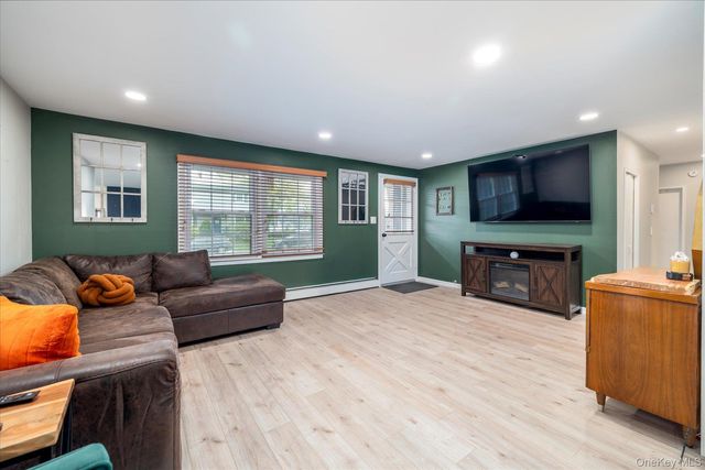 171 W 16th Street, Deer Park, NY 11729