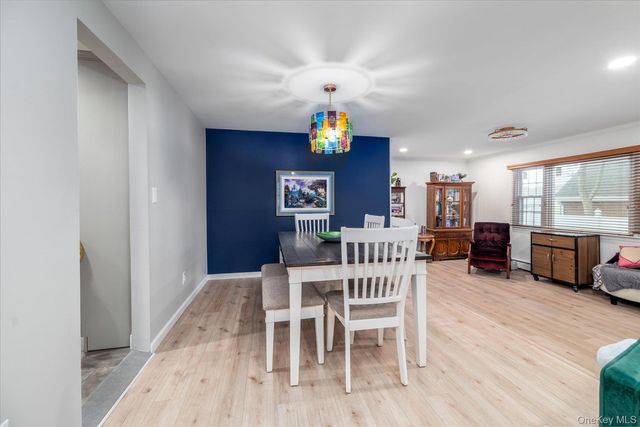 171 W 16th Street, Deer Park, NY 11729