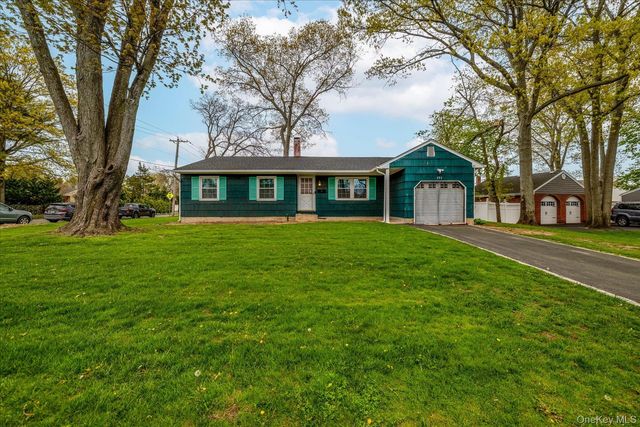 171 W 16th Street, Deer Park, NY 11729