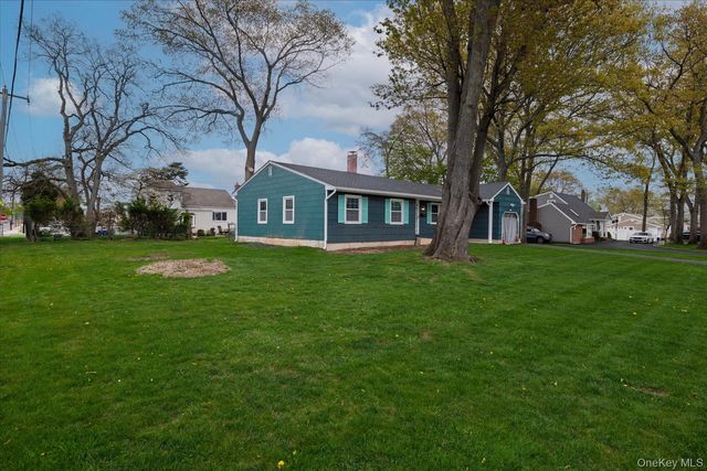 171 W 16th Street, Deer Park, NY 11729