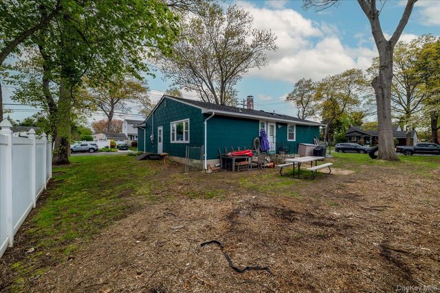 171 W 16th Street, Deer Park, NY 11729