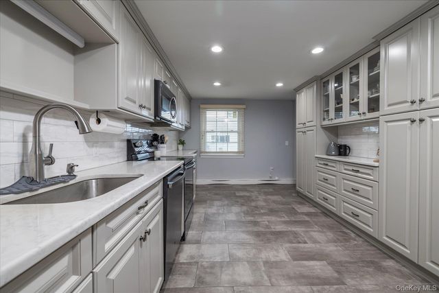 171 W 16th Street, Deer Park, NY 11729