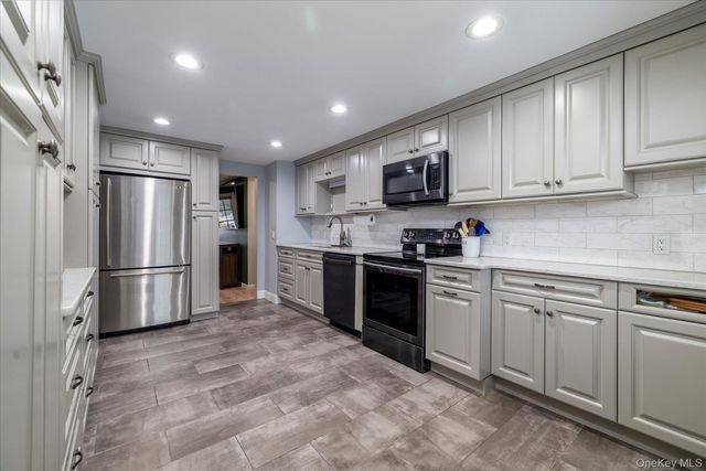 171 W 16th Street, Deer Park, NY 11729