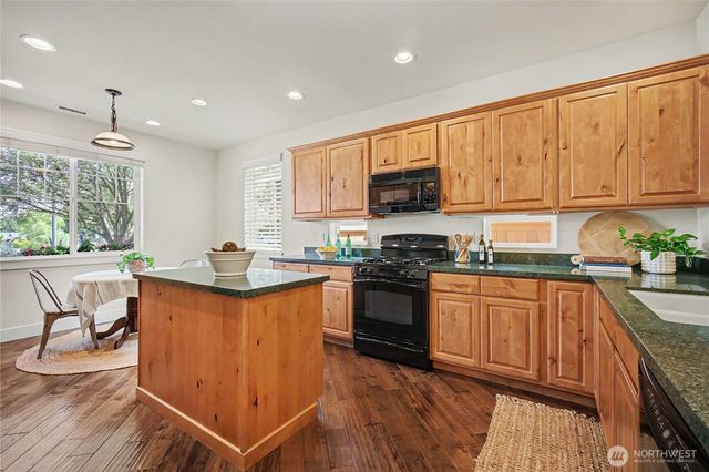 8239 Orcas Loop NE, Olympia, WA 98516