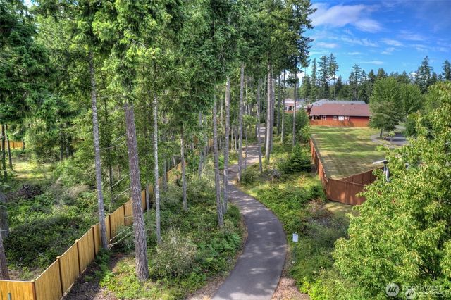 8239 Orcas Loop NE, Olympia, WA 98516
