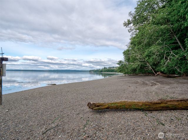 8239 Orcas Loop NE, Olympia, WA 98516