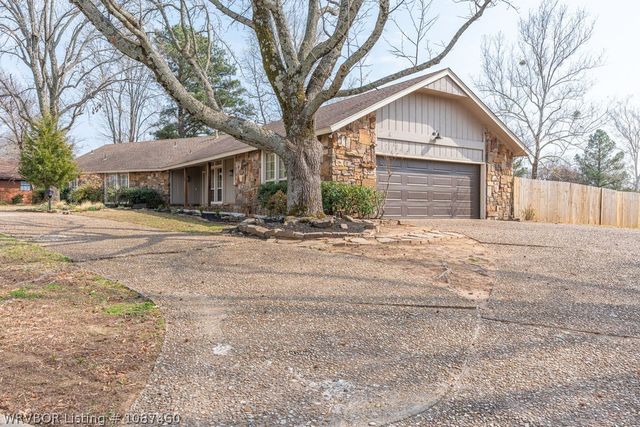 2100 Queensbury Way, Fort Smith, AR 72908