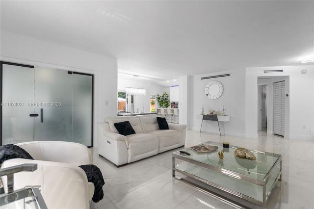 8740 NW 153rd Ter, Miami Lakes, FL 33018