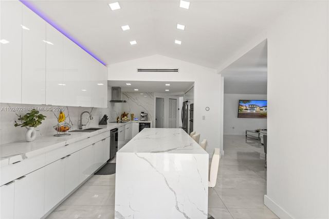 8740 NW 153rd Ter, Miami Lakes, FL 33018