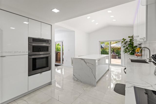 8740 NW 153rd Ter, Miami Lakes, FL 33018