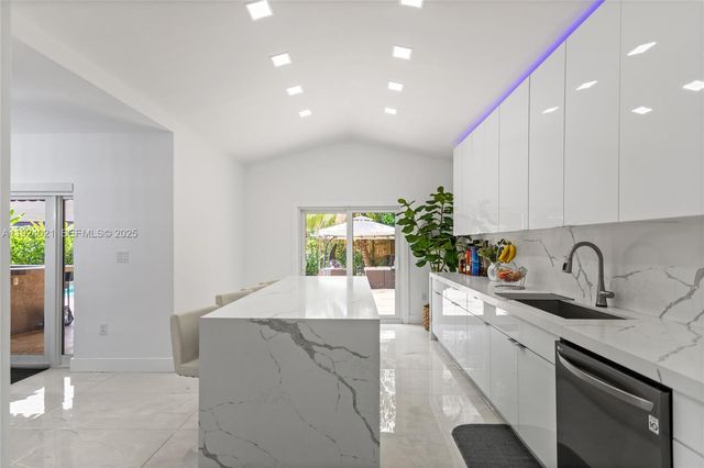 8740 NW 153rd Ter, Miami Lakes, FL 33018