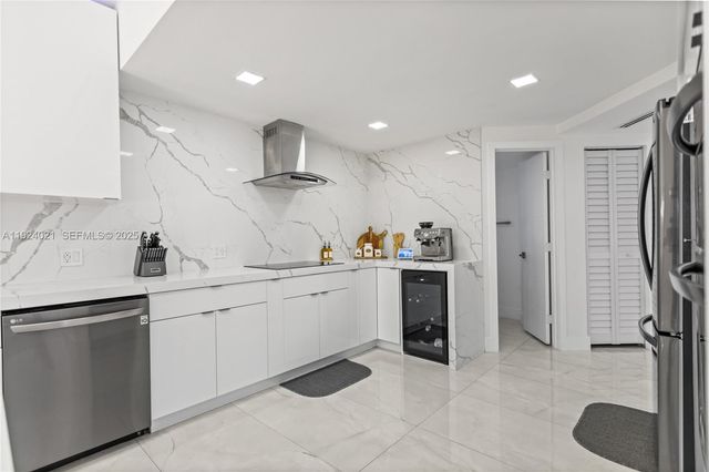 8740 NW 153rd Ter, Miami Lakes, FL 33018