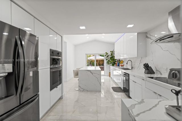 8740 NW 153rd Ter, Miami Lakes, FL 33018