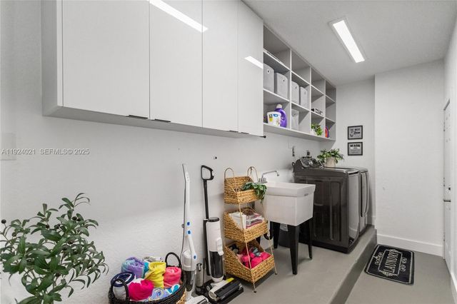 8740 NW 153rd Ter, Miami Lakes, FL 33018