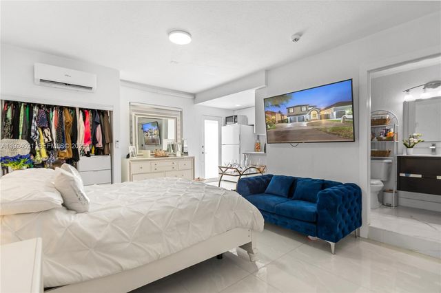 8740 NW 153rd Ter, Miami Lakes, FL 33018