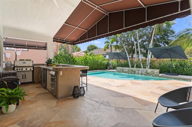 8740 NW 153rd Ter, Miami Lakes, FL 33018