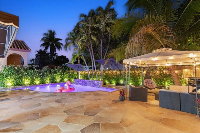 8740 NW 153rd Ter, Miami Lakes, FL 33018