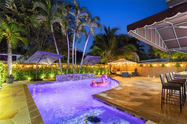 8740 NW 153rd Ter, Miami Lakes, FL 33018