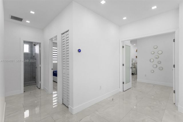 8740 NW 153rd Ter, Miami Lakes, FL 33018